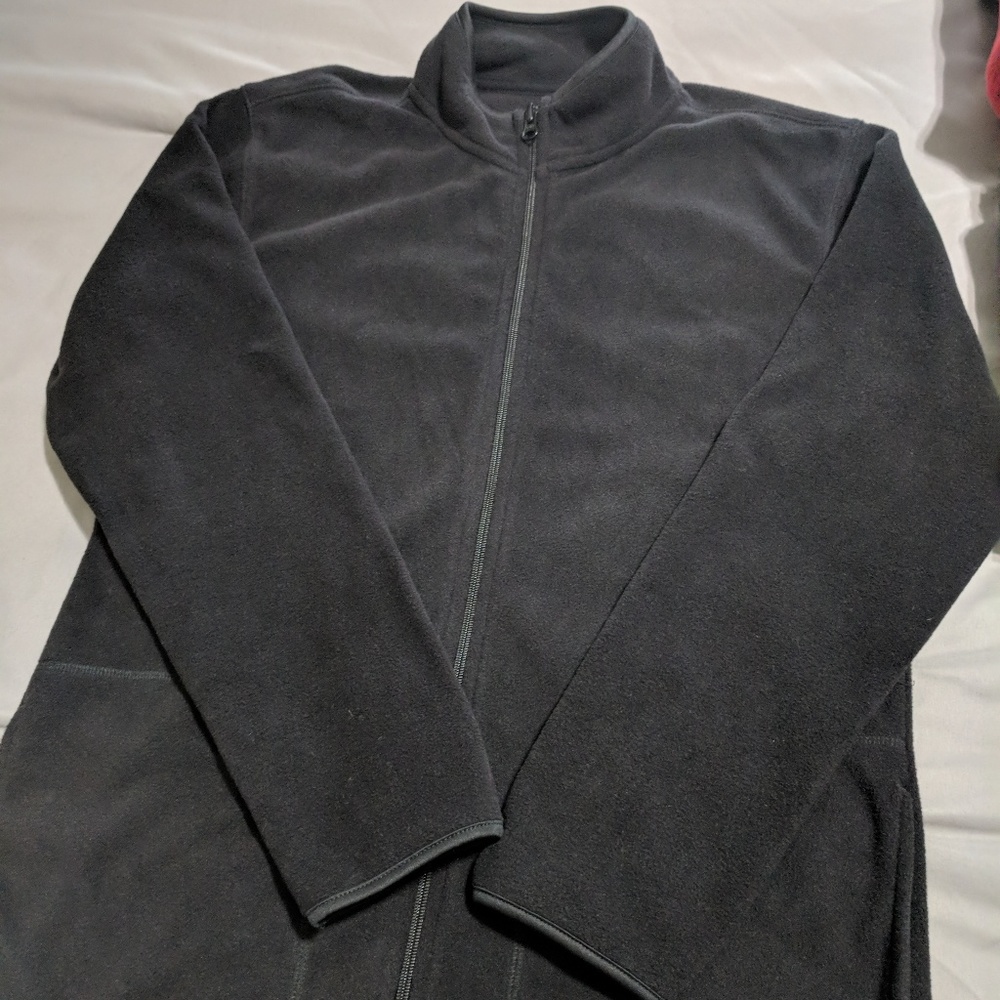 Black Old Navy fleece jacket